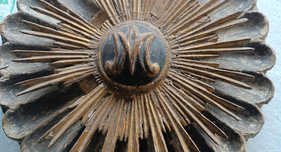 Fregio barocco antico, rosone in legno, Italia-photo-1