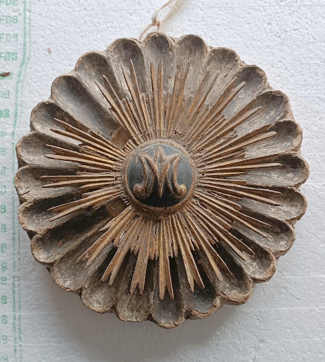 Fregio barocco antico, rosone in legno, Italia