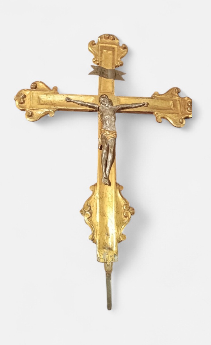 Antico grande crocifisso in legno dorato con cristo XVIII secolo italia