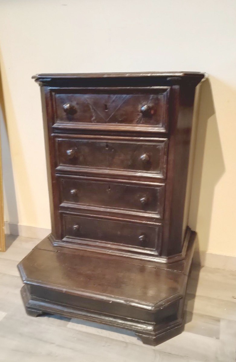 Antico inginocchiatoio del XVII secolo con cassetti in noce toscana-photo-2