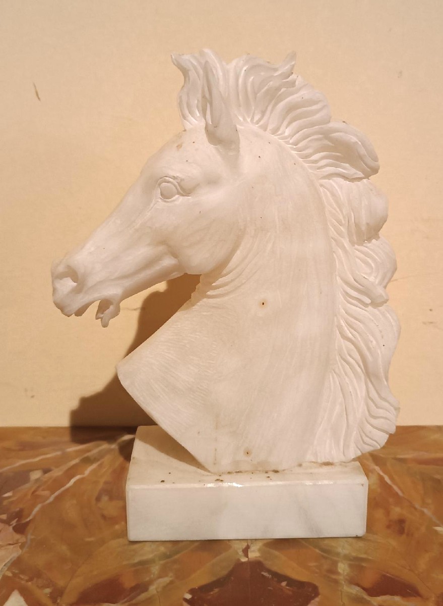 scultura in alabastro  anni '30 raffigurante un cavallo