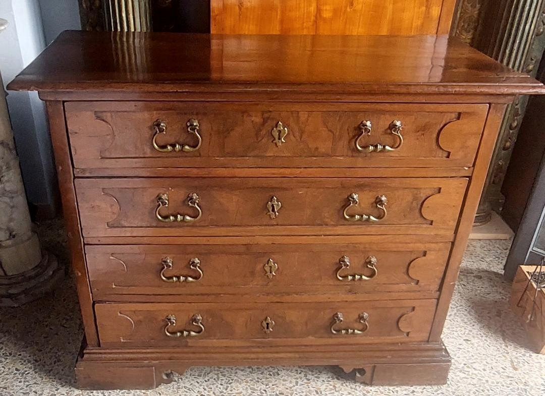 Antico cassettone in noce XVII secolo-photo-3