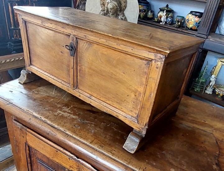 Piccola cassa scatola in legno XVII  secolo toscana 68x30