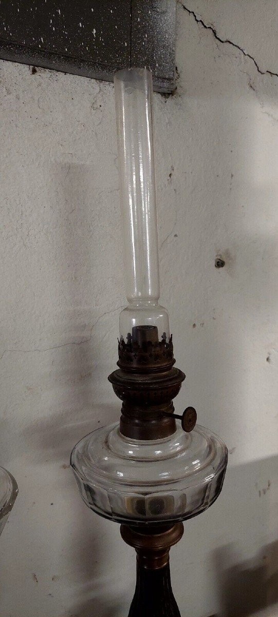 Coppia di antiche lampade a olio in metallo e vetro in stile Impero del XIX secolo-photo-4