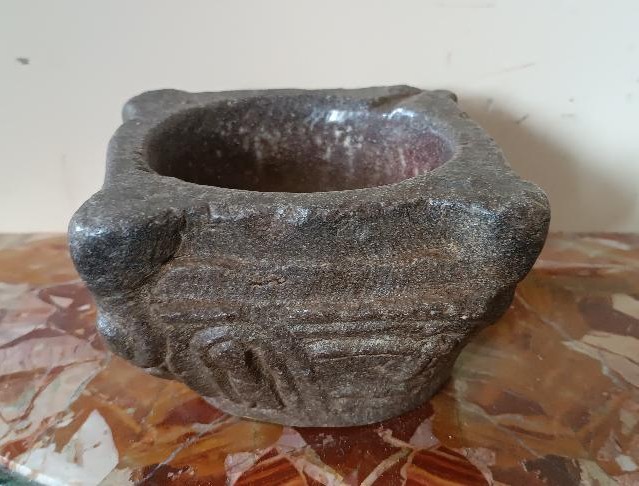 Antico mortaio in pietra -photo-2