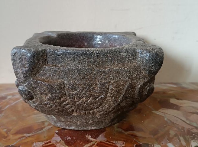 Antico mortaio in pietra -photo-3
