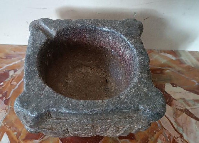 Antico mortaio in pietra -photo-1