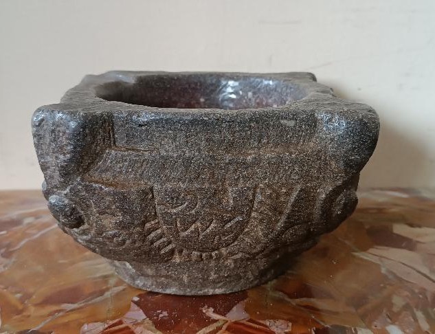 Antico mortaio in pietra -photo-2