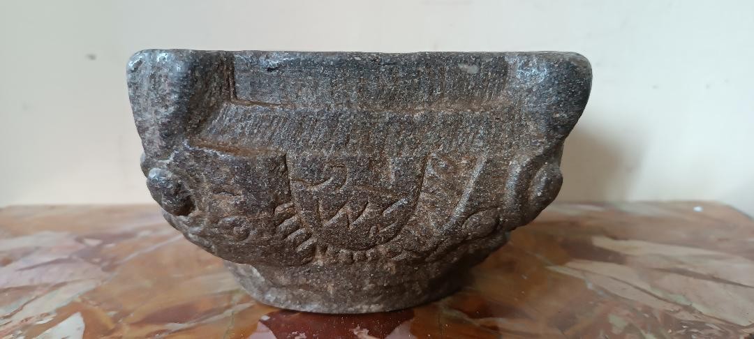Antico mortaio in pietra -photo-3