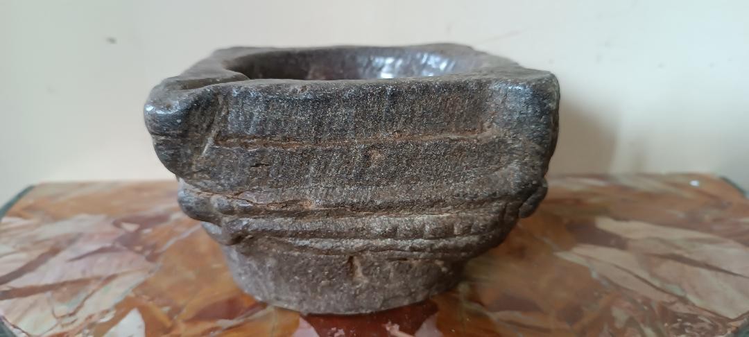 Antico mortaio in pietra -photo-4