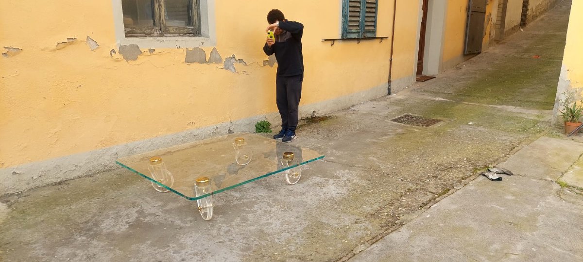 Grande Tavolo Basso Design  Piano Cristallo Ruote Lucite 140 Cm-photo-7