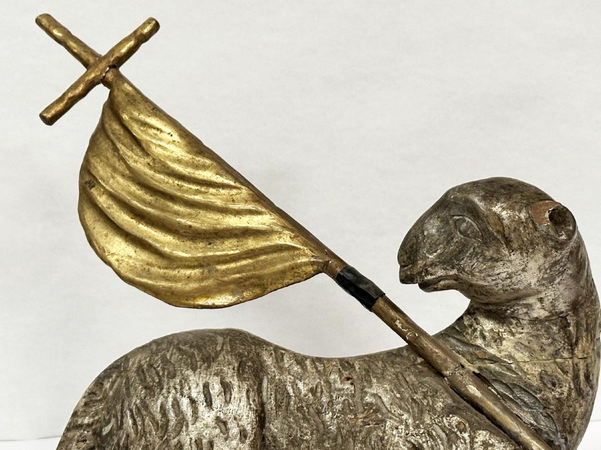 Scultura in legno intagliato argentato e dorato raff.te Agnus Dei -photo-2