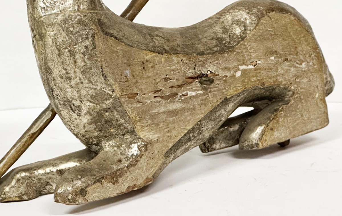 Scultura in legno intagliato argentato e dorato raff.te Agnus Dei -photo-3