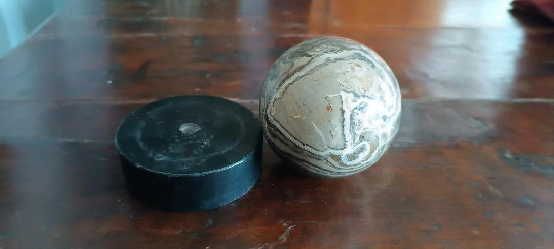 sfera in marmo anni 40 con base-photo-1