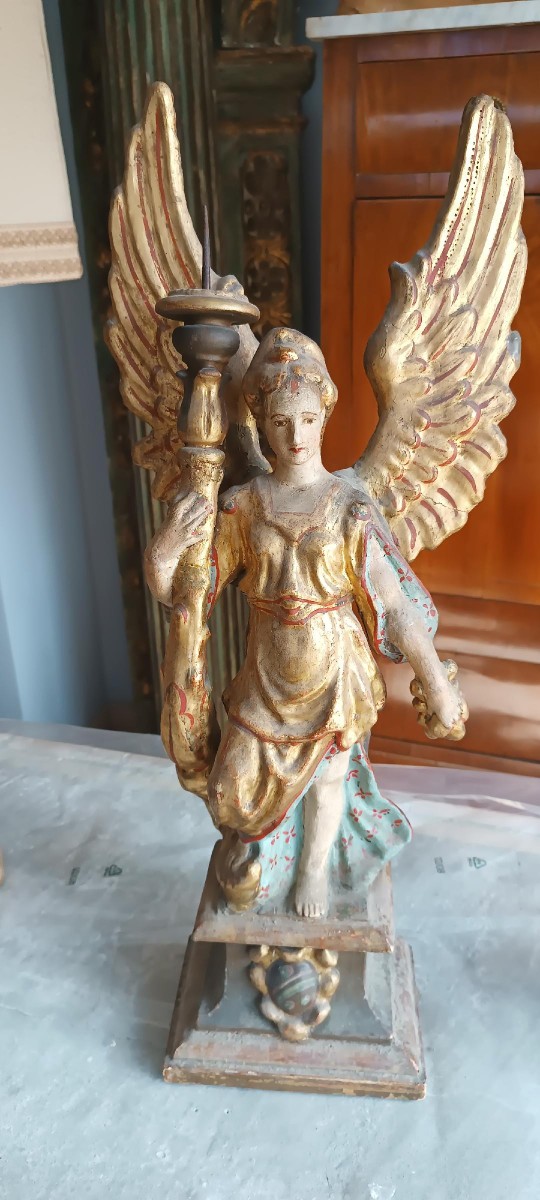 Coppia di angeli portacero in cartapesta dipinta e dorata. Arte barocca italiana XVII-XVIII sec-photo-5