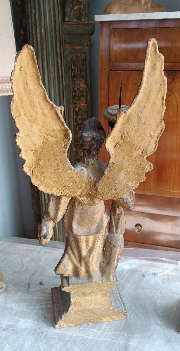 Coppia di angeli portacero in cartapesta dipinta e dorata. Arte barocca italiana XVII-XVIII sec-photo-6