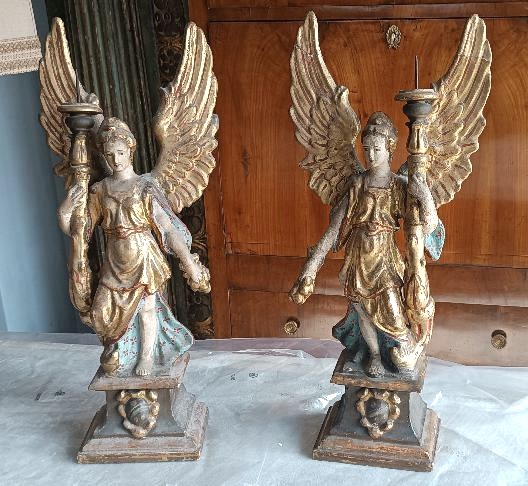 Coppia di angeli portacero in cartapesta dipinta e dorata. Arte barocca italiana XVII-XVIII sec-photo-8