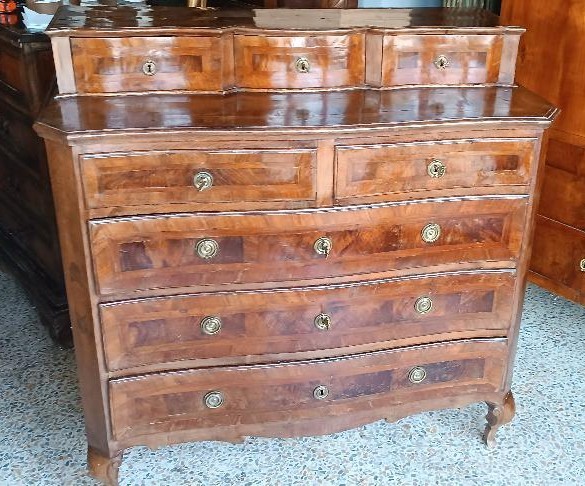 Antico cassettone lastronato e intarsiato XVIII secolo italia settentrionale