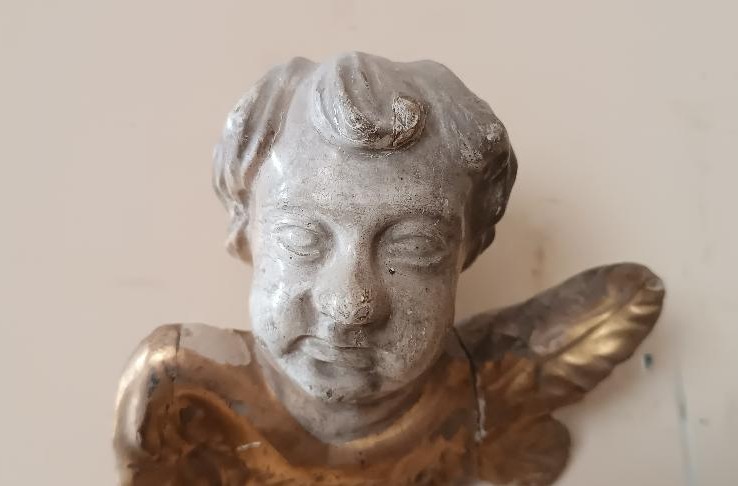 Antica testa di cherubino in legno laccato e dorato-photo-3