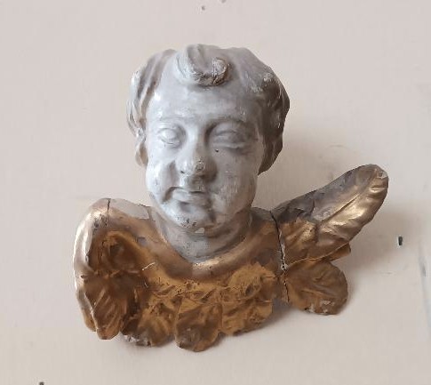 Antica testa di cherubino in legno laccato e dorato