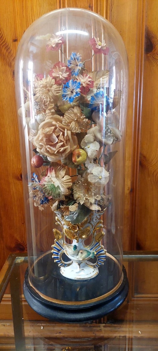 Antica Campana in vetro soffiato vaso in ceramica e fiori di stoffa XIX sec.