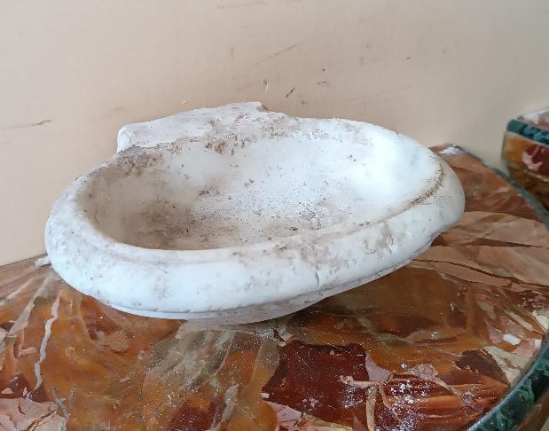 Piccola acquasantiera antica in marmo XVII secolo toscana-photo-1