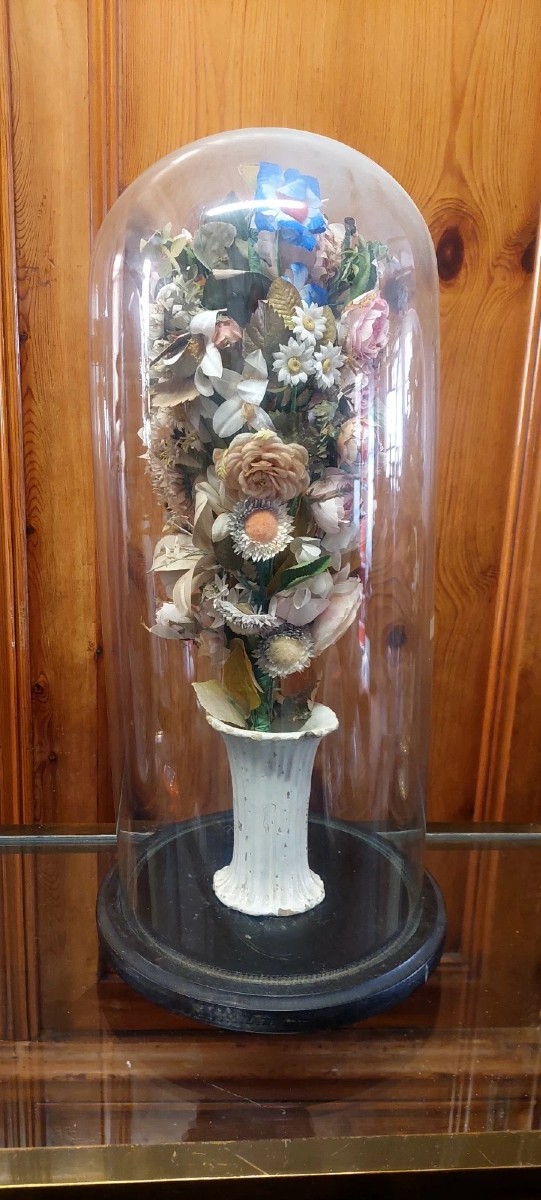 Antica Campana in vetro soffiato vaso in ceramica e fiori di stoffa XIX sec.