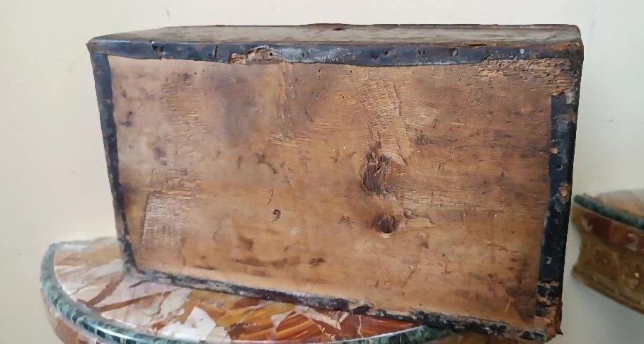 Cofanetto , Bauletto , rivestito in pelle decorato . XVII secolo-photo-7