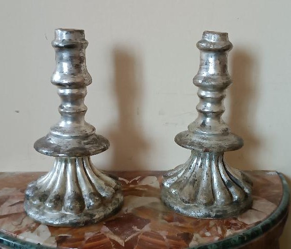 Rara coppia antichi candelieri argentati in terracotta XVII secolo