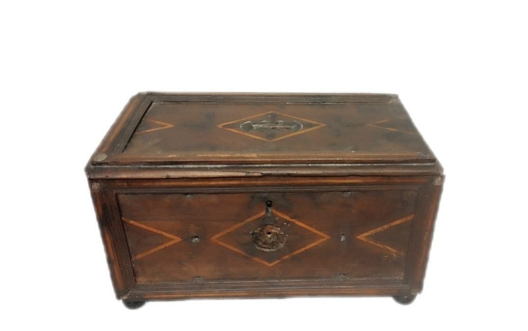 Antica cassa per l'elemosina in legno intarsiato del XVII secolo-l.30 -p.20 -h.18