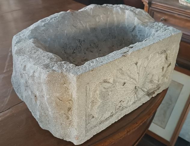 Antica piccola vasca da fontana in pietra scolpita Toscana XVI \ XVII secolo-photo-4