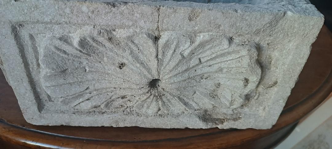 Antica piccola vasca da fontana in pietra scolpita Toscana XVI \ XVII secolo-photo-1