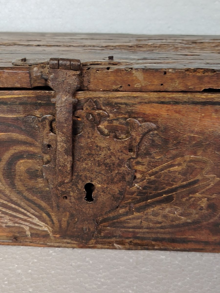 Antica scatola  in legno di frutto , dipinta con motivi stilizzati,. XVII secolo Italia-photo-3