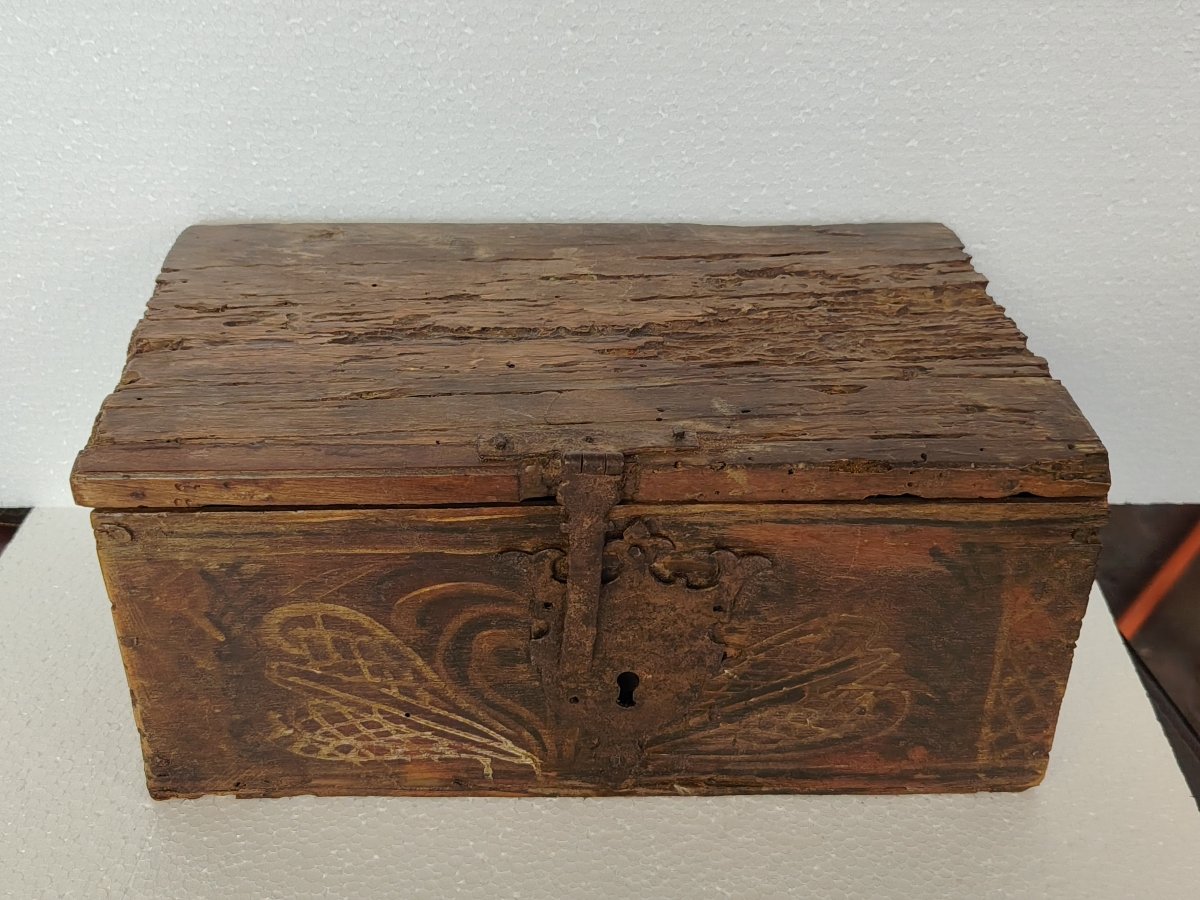 Antica scatola  in legno di frutto , dipinta con motivi stilizzati,. XVII secolo Italia-photo-5