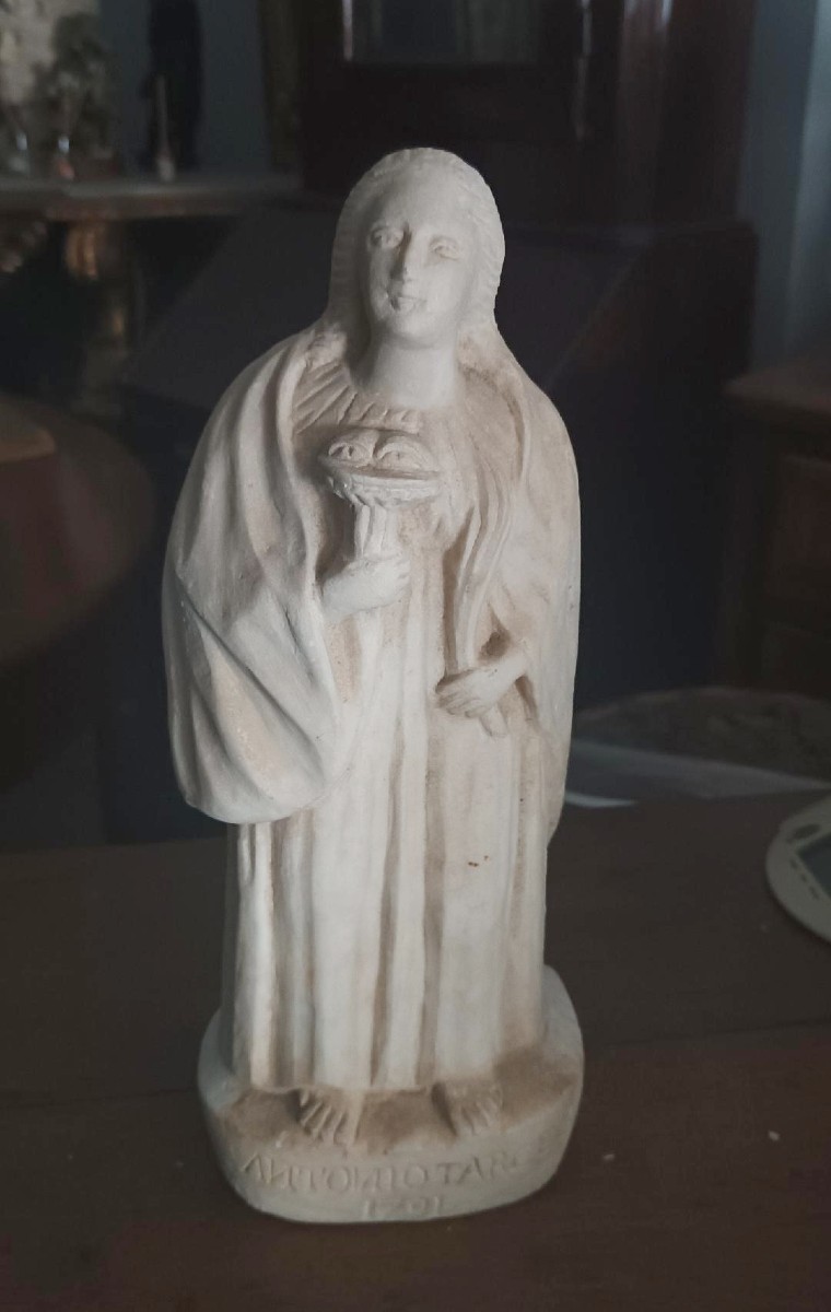 Antica scultura in marmo raffigurante Santa Lucia-photo-1