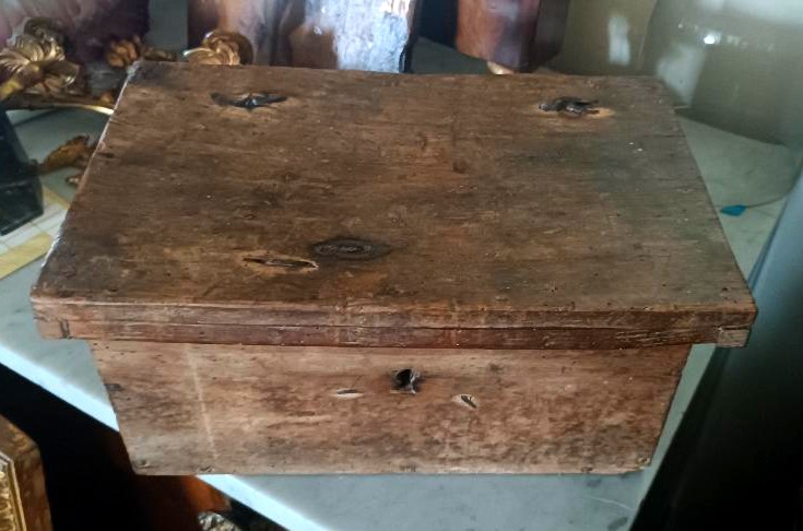 Antica cassetta ,scatola ,forziere in legno di frutto XVII secolo-photo-3
