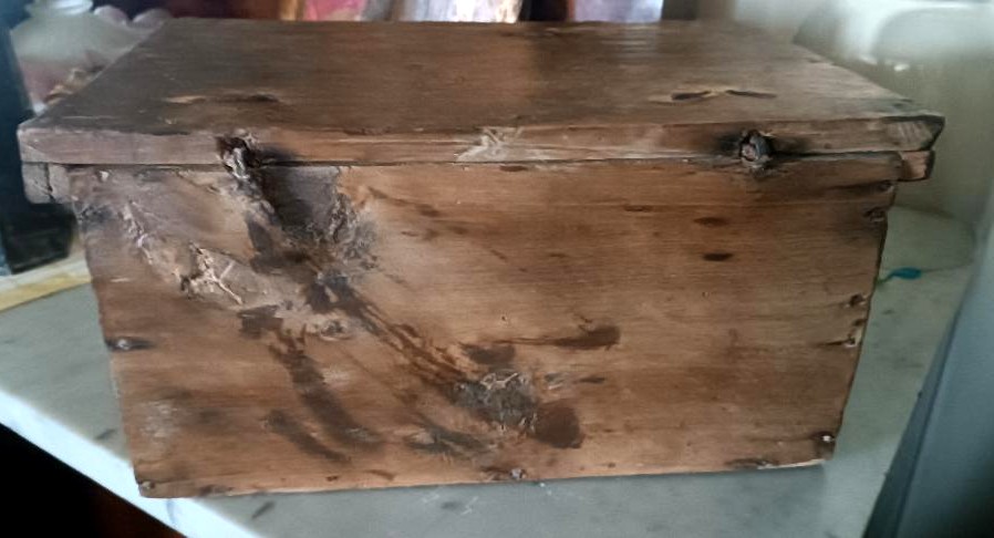 Antica cassetta ,scatola ,forziere in legno di frutto XVII secolo-photo-3