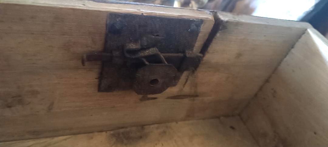 Antica cassetta ,scatola ,forziere in legno di frutto XVII secolo-photo-4