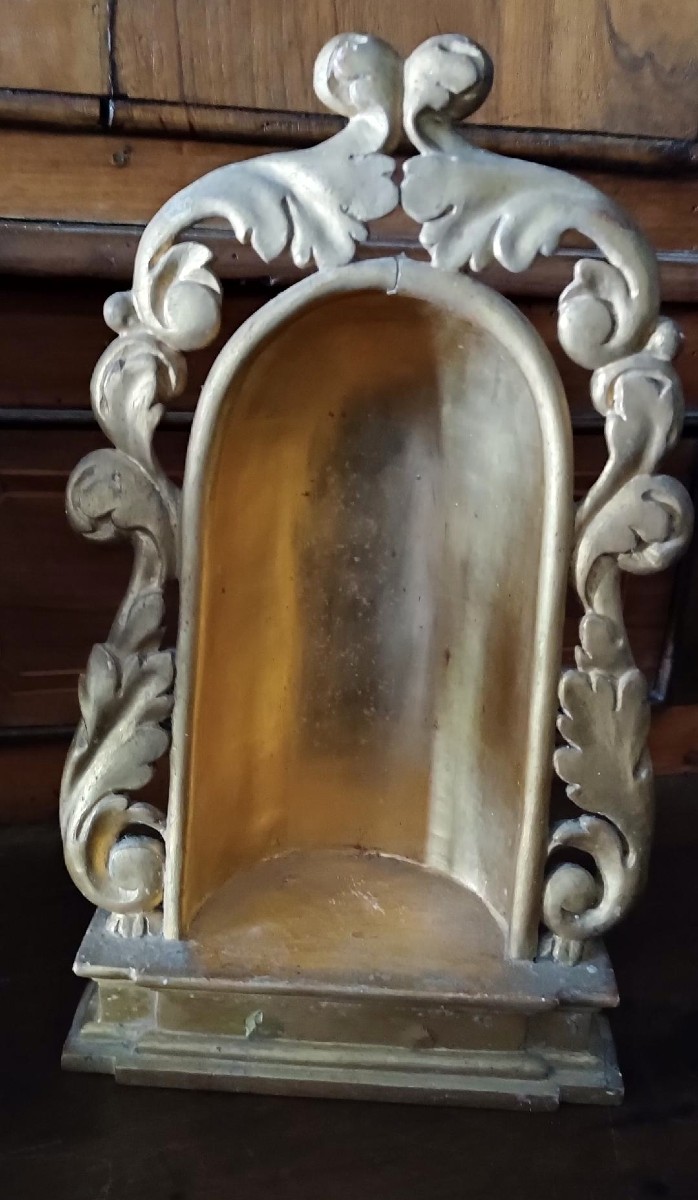 Antico piccolo altare con scultura della vergine in legno dorato-Periodo Barocco-photo-1