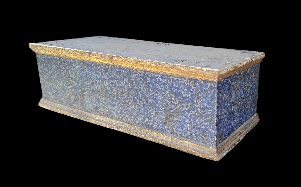 Base antica in legno laccato   e dorata. XVIII secolo, italia