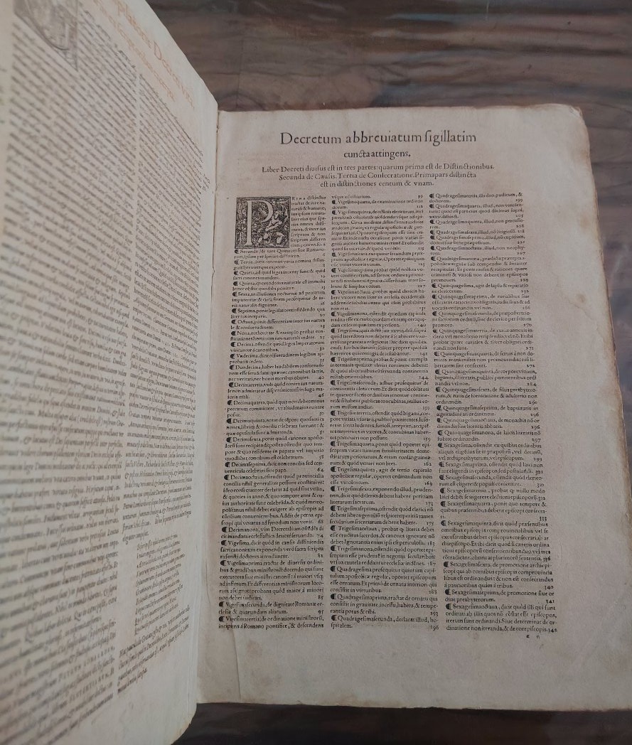 Decretum Divi Gratiani,  1560, Hugues de la porteLione -photo-4