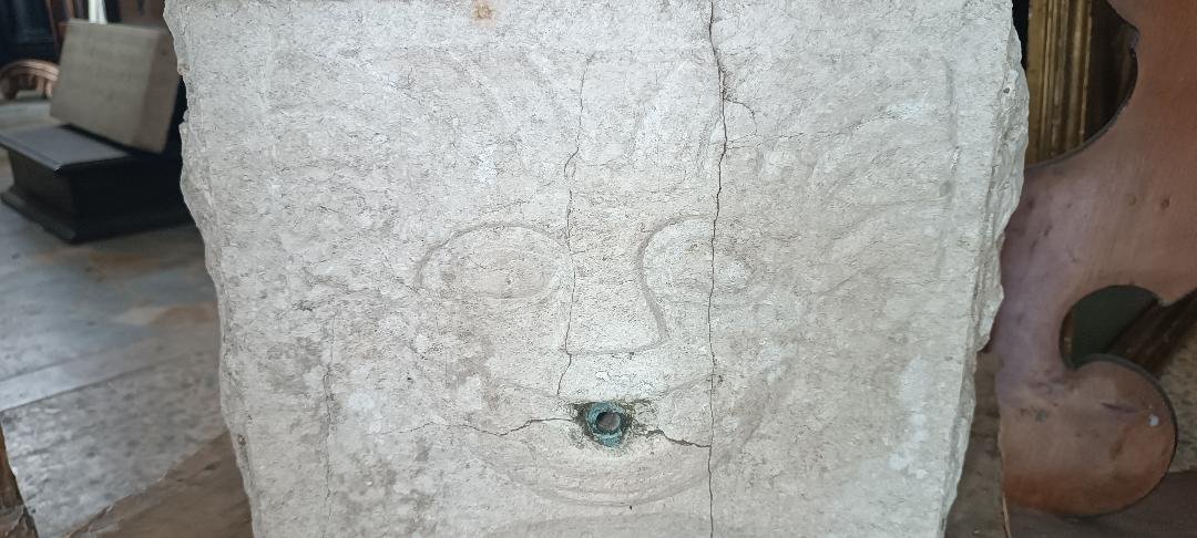 Antica vasca da fontana in pietra scolpita Toscana XVII\XVIII secolo-photo-1