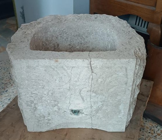 Antica vasca da fontana in pietra scolpita Toscana XVII\XVIII secolo
