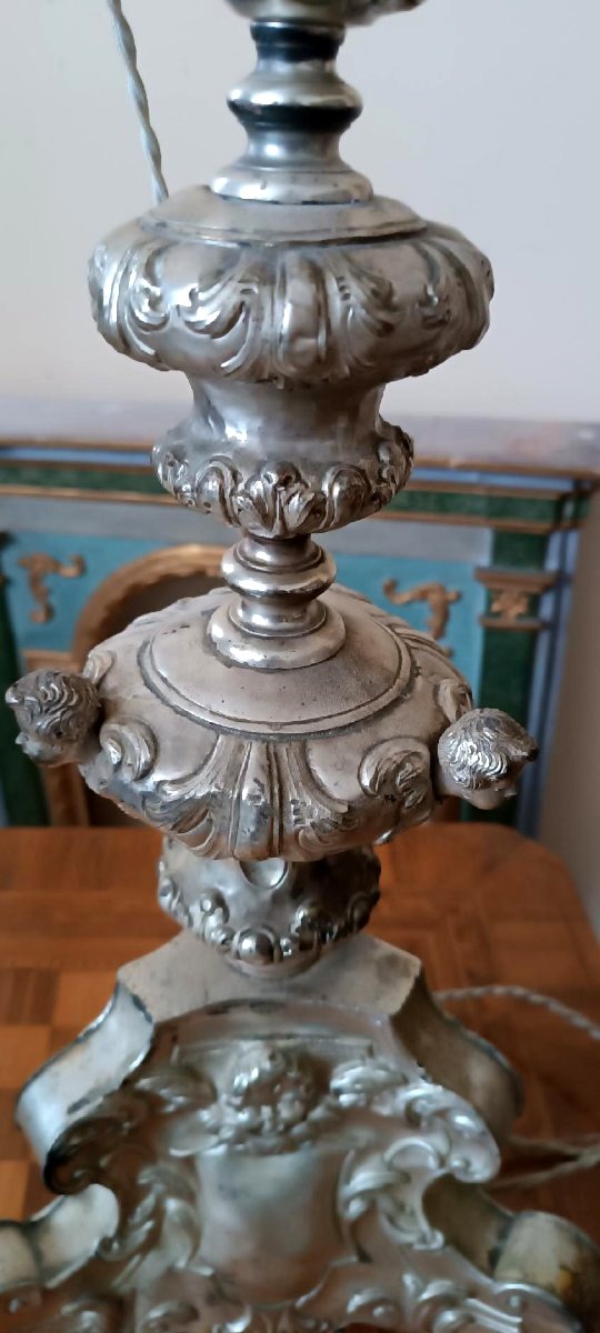 Antico candeliere in metallo argentato , lampada -photo-1