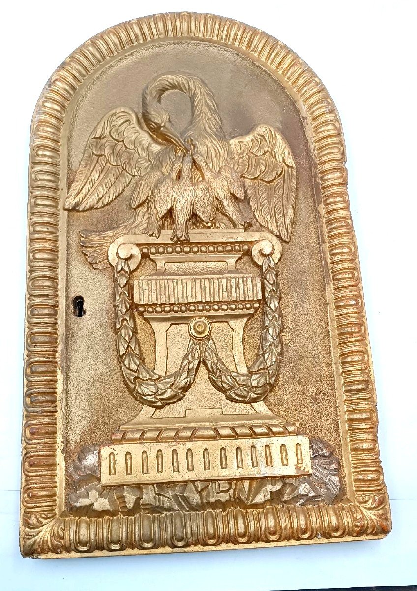 Portale tabernacolo ,ciborio , in legno dorato con pellicano fine 700
