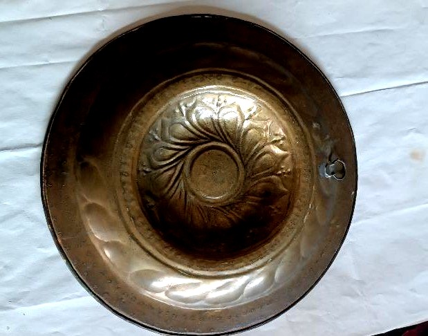 Antico piatto da elemosina in ottone , XVII secolo -ELEMOSINIERE-photo-4