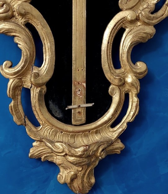 Antico cornice con crocifisso, in legno  intagliato e dorato, XVIII secolo-photo-3