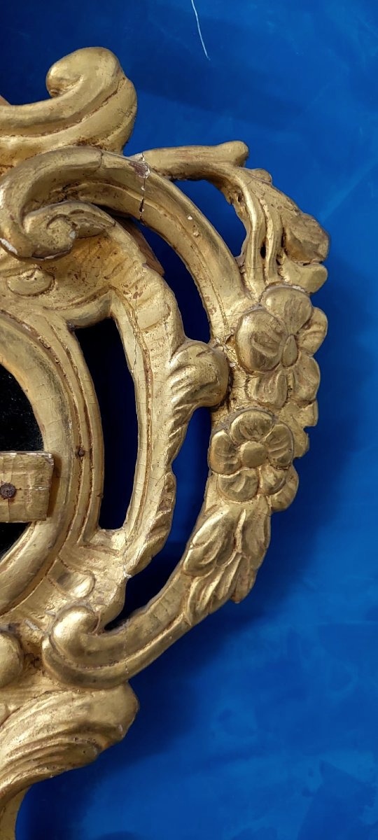 Antico cornice con crocifisso, in legno  intagliato e dorato, XVIII secolo-photo-1