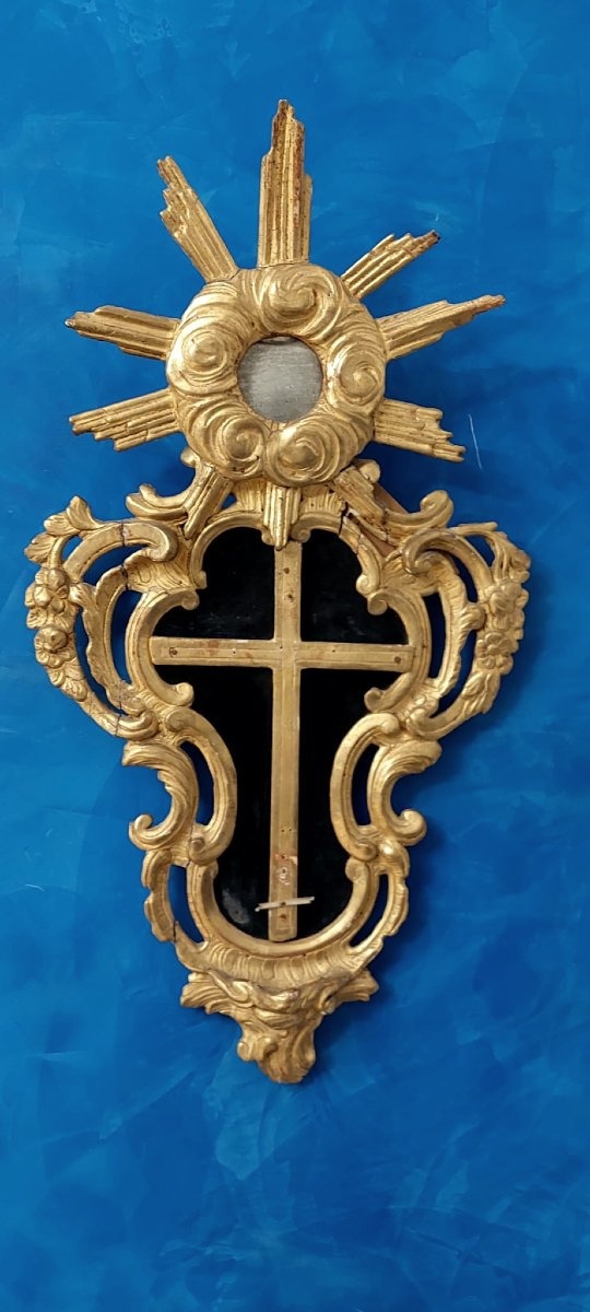 Antico cornice con crocifisso, in legno  intagliato e dorato, XVIII secolo-photo-2