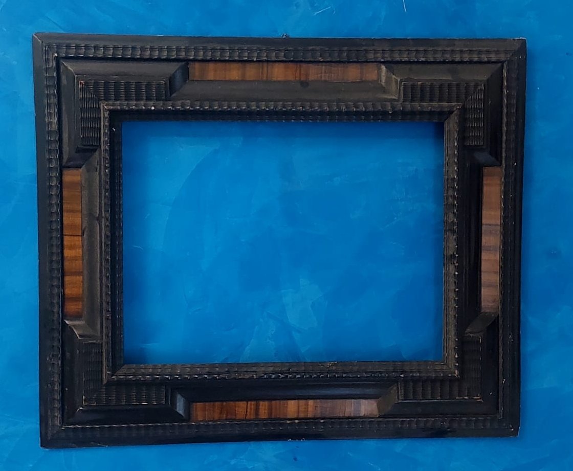 Cornice guilloche, legno ebanizzato, XIX secolo 
